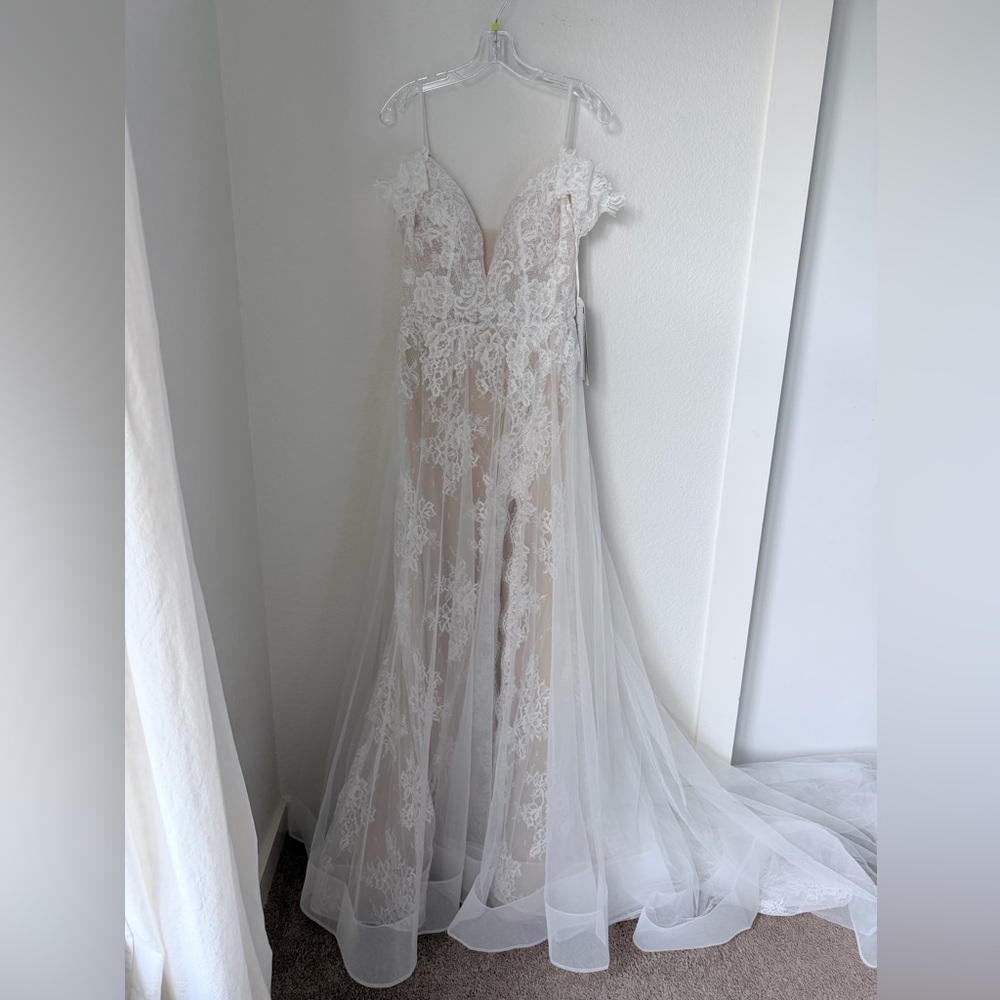 New Lace Wedding Dress – Size 12 – Ivory/Nude – Never Worn